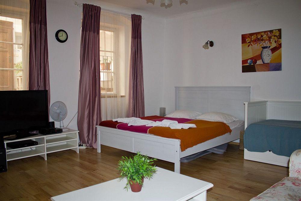 Charles Bridge Bed And Breakfast ปราก ภายนอก รูปภาพ