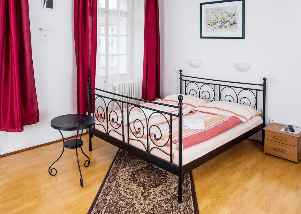 Charles Bridge Bed And Breakfast ปราก ห้อง รูปภาพ