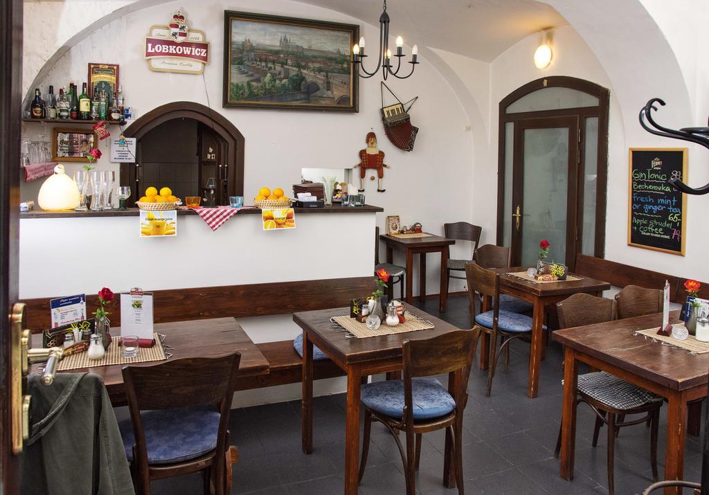 Charles Bridge Bed And Breakfast ปราก ภายนอก รูปภาพ