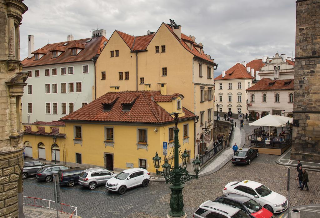 Charles Bridge Bed And Breakfast ปราก ภายนอก รูปภาพ